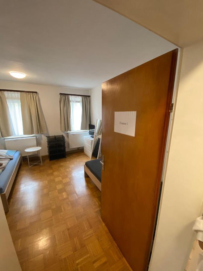 Einfaches Haus Mit Privatzimmern Und Gemeinschaftsraeumen Heilbronn Exteriér fotografie