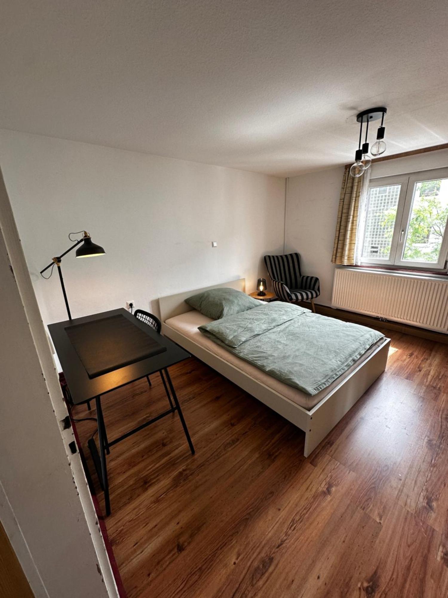 Einfaches Haus Mit Privatzimmern Und Gemeinschaftsraeumen Heilbronn Exteriér fotografie