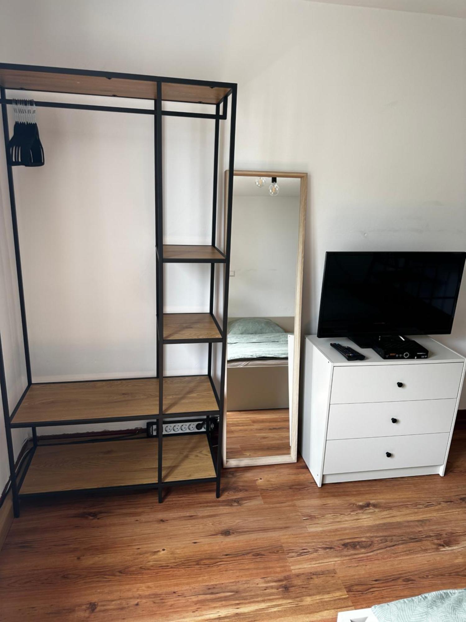 Einfaches Haus Mit Privatzimmern Und Gemeinschaftsraeumen Heilbronn Exteriér fotografie
