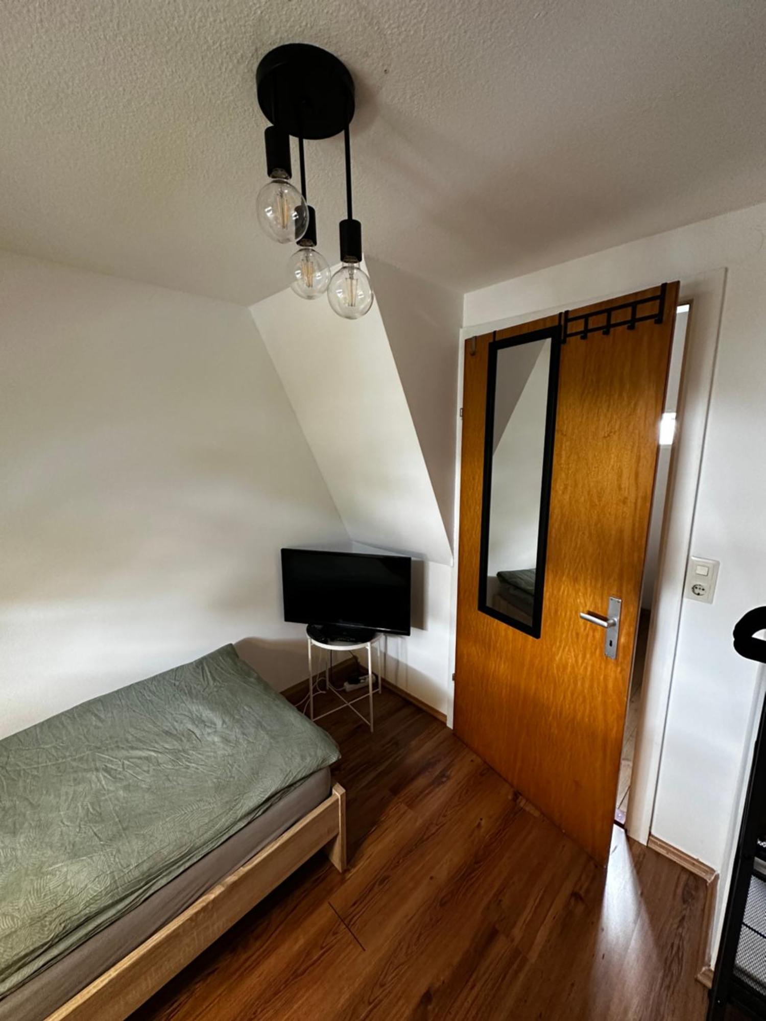Einfaches Haus Mit Privatzimmern Und Gemeinschaftsraeumen Heilbronn Exteriér fotografie