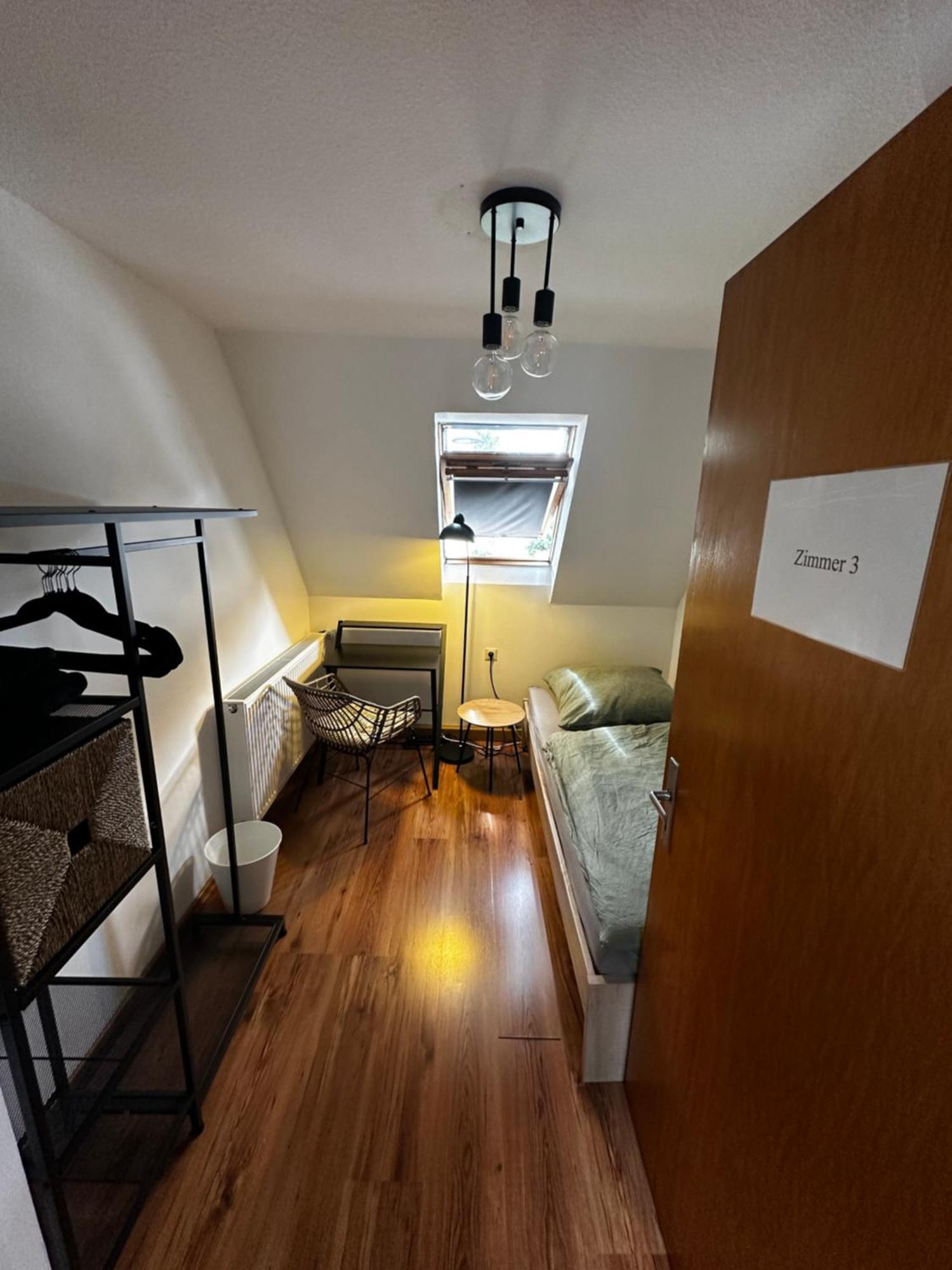 Einfaches Haus Mit Privatzimmern Und Gemeinschaftsraeumen Heilbronn Exteriér fotografie