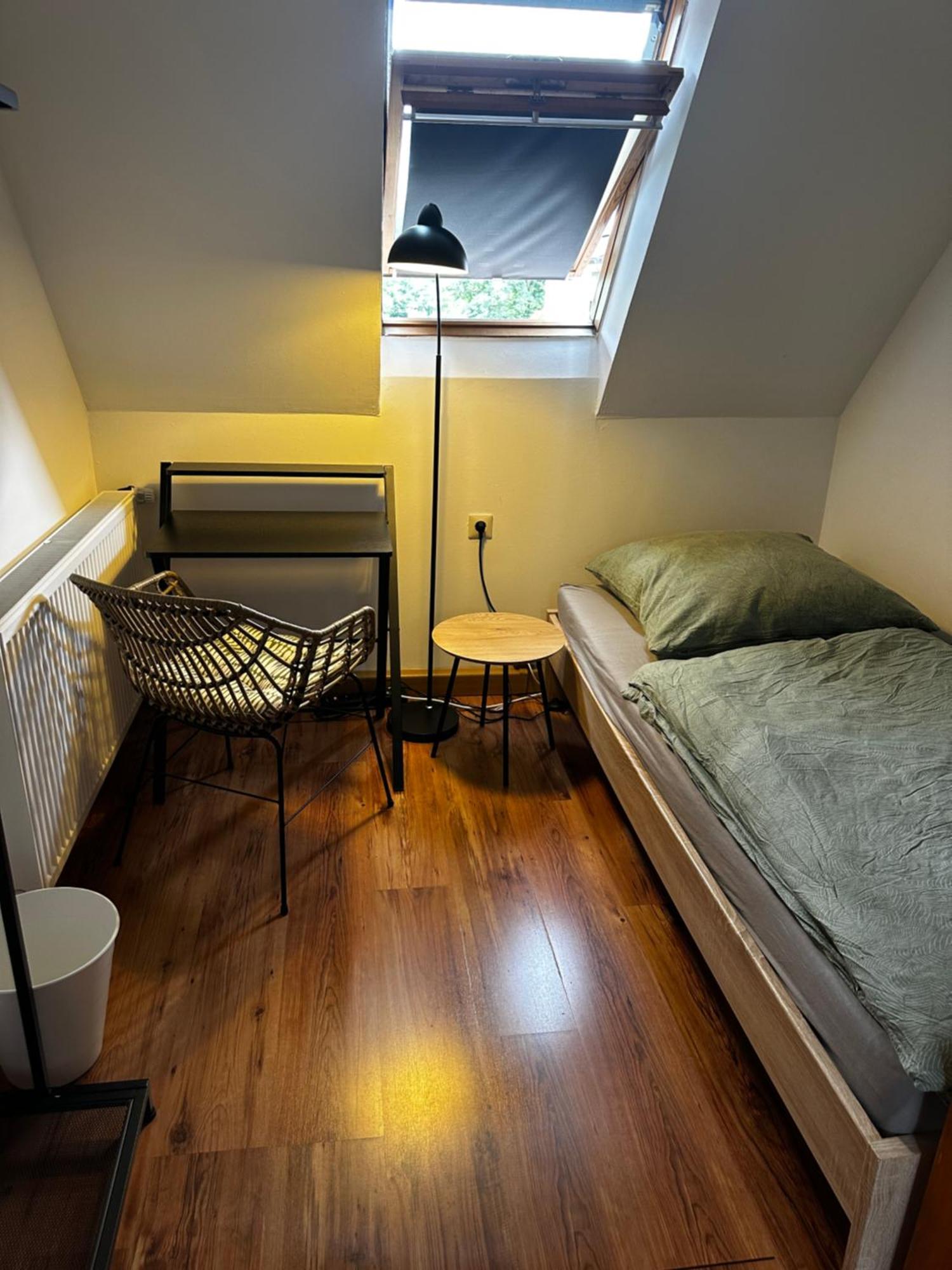 Einfaches Haus Mit Privatzimmern Und Gemeinschaftsraeumen Heilbronn Exteriér fotografie